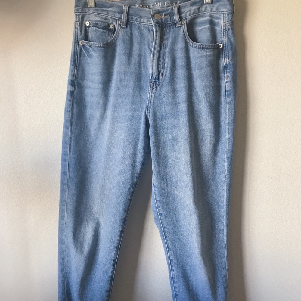 Size 8 American Eagle Mom Jeans Blue